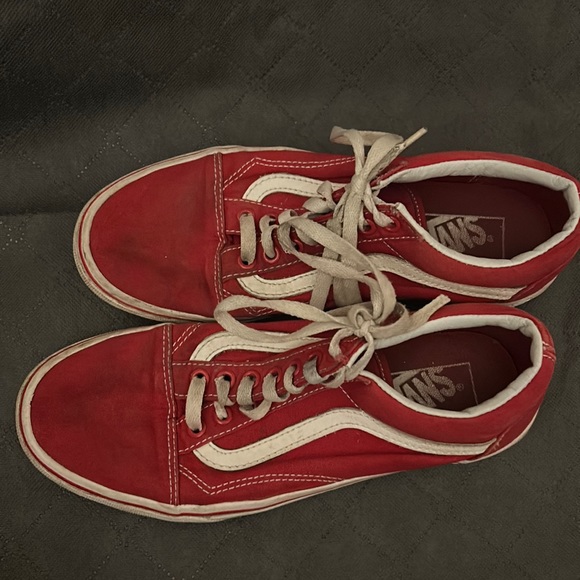 Red vans - Picture 1 of 3